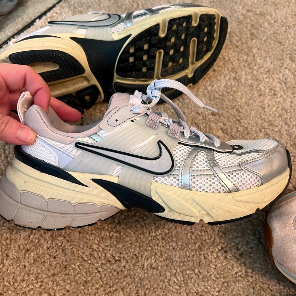 Nike V2k run sneaker size 6.5
